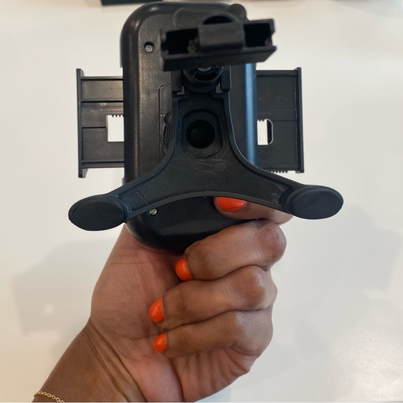 🚗TWO FOR $15 until sold out! 360° Rotating Car Vent Clip Phone Holder - Picture 8 of 12